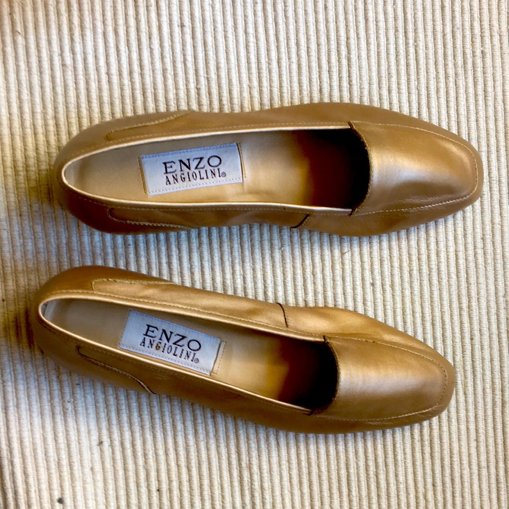 Beautiful dress shoe Enzo Angiolini, Size 8 woman, new with box